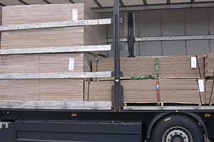 Holzfaserdammplatten in Paketen
